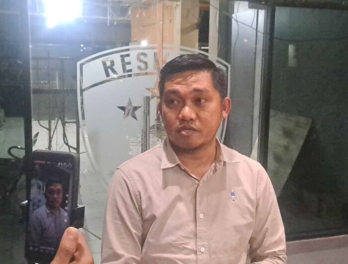 Yanuar Iswandi, adik Bupati Gowa Sitti Husniah Talenrang, usai menjalani pemeriksaan sebagai saksi terkait laporan Muhammad Khaerul Aco di Ditreskrimum Polda Sulsel, Jumat 24 Juli 2026 malam. (Dok.Palaguna/Herald Sulsel)