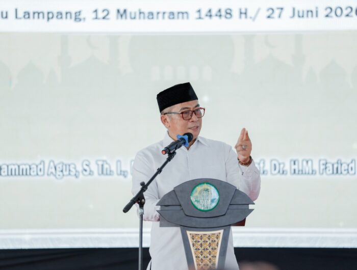 Wakil Bupati Barru Abustan A. Bintang memberikan sambutan pada Haflah Qiraatil Kutub Madrasah I'dadiyah Pondok Pesantren DDI Mangkoso di Kampus III Putri Bulu Lampang, Kecamatan Soppeng Riaja, Kabupaten Barru.