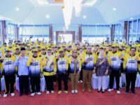 Bupati Barru Andi Ina Kartika Sari didampingi Wakil Bupati Abustan A. Bintang melepas Kontingen PGRI Kabupaten Barru menuju Porsenijar PGRI Sulawesi Selatan 2026 di Baruga Singkerru Adae, Rumah Jabatan Bupati Barru.
