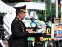 Kapolres Barru AKBP Ananda Fauzi Harahap memimpin Upacara Hari Bhayangkara ke-80 di halaman Mapolres Barru yang dihadiri Bupati Barru, Forkopimda, TNI, dan berbagai unsur masyarakat.