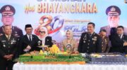 Kapolres Barru AKBP Ananda Fauzi Harahap bersama Bupati Barru Andi Ina Kartika Sari menghadiri syukuran Hari Bhayangkara ke-80 di Lobby Tathya Dharaka Polres Barru sebagai wujud komitmen Polri untuk Masyarakat.