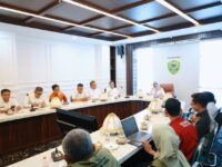 Bupati Barru Andi Ina Kartika Sari memimpin rapat koordinasi persiapan operasional Sekolah Rakyat di Kantor Bupati Barru untuk memastikan seluruh fasilitas dan layanan siap sebelum peresmian pada 14 Juli 2026.