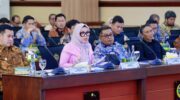 Bupati Barru Andi Ina Kartika Sari menyampaikan komitmen mendorong investasi berkelanjutan saat menghadiri Kunjungan Kerja Spesifik Komisi VI DPR RI di Kantor Gubernur Sulawesi Selatan, Makassar.