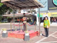 Wakil Bupati Barru Abustan A. Bintang memimpin Upacara Hari Koperasi Nasional ke-79 di Halaman Kantor Bupati Barru dan menyerahkan penghargaan kepada koperasi berprestasi di Kabupaten Barru.