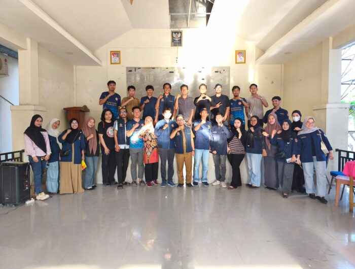 Pengurus Karang Taruna Kecamatan Mallusetasi bersama perwakilan desa dan kelurahan mengikuti rapat koordinasi persiapan Hari Ulang Tahun Karang Taruna ke-66 di Aula Kantor Kecamatan Mallusetasi, Kabupaten Barru.
