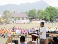 Wakil Bupati Barru Abustan A. Bintang membuka Kick Off peringatan HUT Kemerdekaan RI ke-81 tingkat Kecamatan Tanete Riaja di Lapangan Labandu Ralla, Kabupaten Barru.