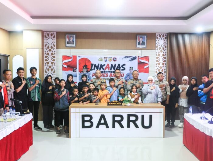 Kapolres Barru AKBP Ananda Fauzi Harahap melepas 19 atlet INKANAS Polres Barru yang akan mengikuti Kejuaraan Piala Kapolda dan Series II Dansat Brimob Polda Sulawesi Selatan.