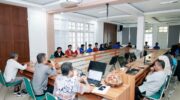 Sekretaris Daerah Kabupaten Barru Andi Syarifuddin menerima audiensi DPP GAPPEMBAR bersama aliansi organisasi mahasiswa untuk membahas usulan revisi Peraturan Bupati tentang beasiswa mahasiswa di Ruang Data Kantor Bupati Barru.