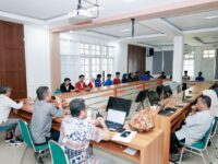 Sekretaris Daerah Kabupaten Barru Andi Syarifuddin menerima audiensi DPP GAPPEMBAR bersama aliansi organisasi mahasiswa untuk membahas usulan revisi Peraturan Bupati tentang beasiswa mahasiswa di Ruang Data Kantor Bupati Barru.