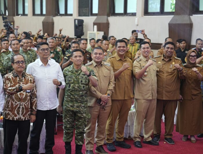 Bupati Barru Andi Ina Kartika Sari menghadiri Seminar Nasional Koperasi Desa Kelurahan Merah Putih di Kantor Gubernur Sulawesi Selatan.