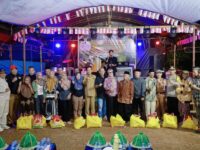 Bupati Barru Andi Ina Kartika Sari menghadiri syukuran pasca panen padi bersama petani Desa Gattareng, Kecamatan Pujananting.