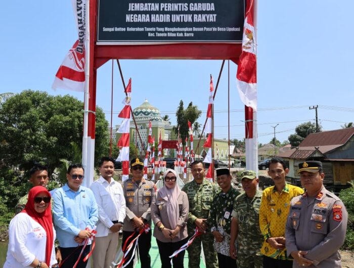 Bupati Barru Andi Ina Kartika Sari menghadiri peresmian Jembatan Perintis Garuda Tahap III di Bottoe, Kecamatan Tanete Rilau