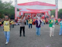 Bupati Barru Andi Ina Kartika Sari bersama jajaran Pemkab Barru mengikuti Senam Tabola Bale HUT RI ke-81