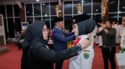 Bupati Barru Andi Ina Kartika Sari mengukuhkan calon Paskibraka Kabupaten Barru 2026 di Baruga Singkerru Adae