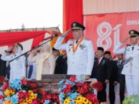 Wakil Bupati Barru Dr. Ir. Abustan A. Bintang, M.Si. selaku Inspektur Upacara Penurunan Bendera HUT ke-81 RI di Barru