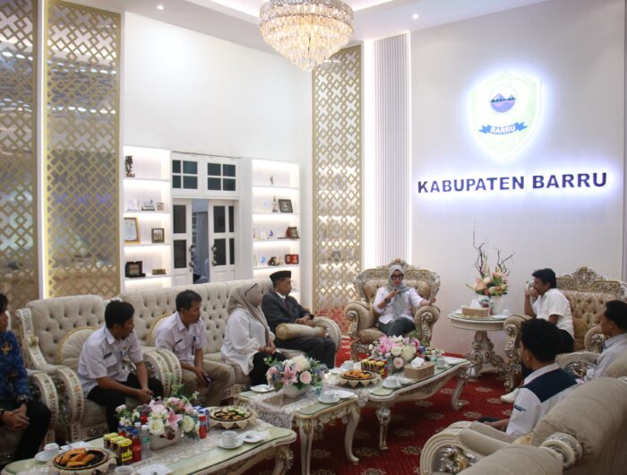 Bupati Barru Andi Ina Kartika Sari mendorong pelatihan kerja berbasis kompetensi melalui kerja sama Pemkab Barru dan BPVP Pangkep.