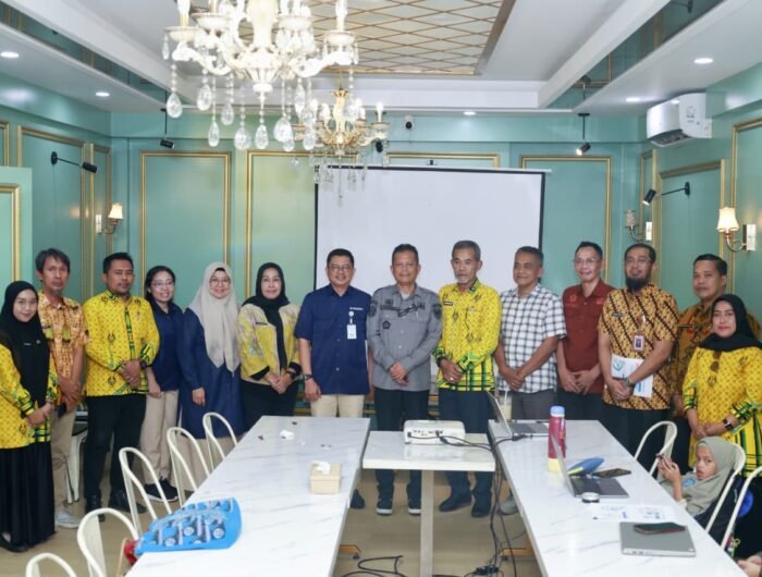 Sekda Barru Andi Syarifuddin menghadiri forum komunikasi pencapaian UHC bersama BPJS Kesehatan di Parepare