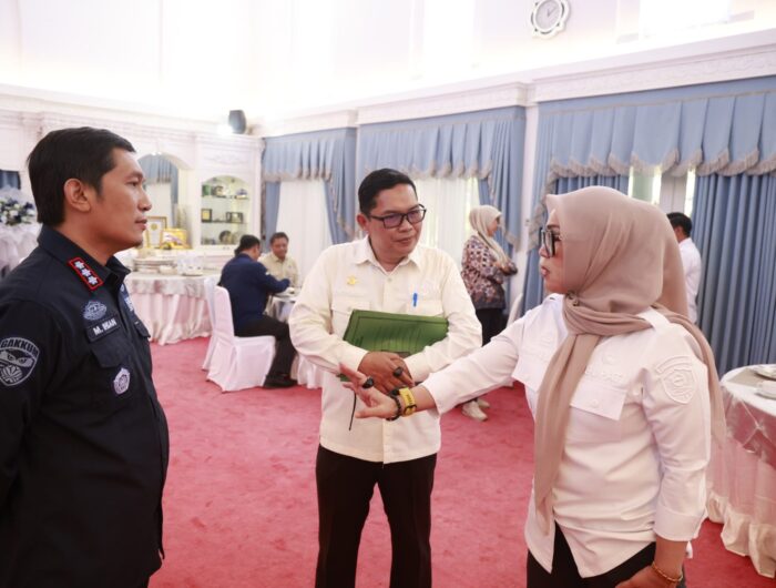 Bupati Barru Andi Ina Kartika Sari menghadiri pertemuan pengelolaan sampah bersama Menteri Lingkungan Hidup dan kepala daerah se-Sulawesi Selatan di Makassar.