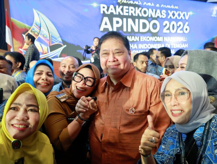 Bupati Barru Andi Ina Kartika Sari menghadiri Rakerkornas XXXV APINDO di Claro Makassar dan mendorong penguatan investasi daerah.