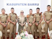 Bupati Barru Andi Ina Kartika Sari menjamu Taruna Akmil yang mendampingi siswa SRT 1 Barru selama MPLS.
