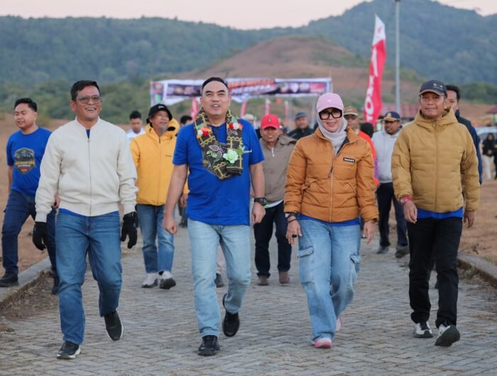 Bupati Barru Andi Ina Kartika Sari menyambut peserta Bhayangkara Off Road Seri V di Lappa Laona