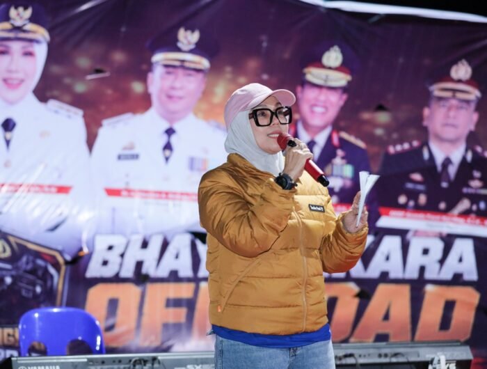Bupati Barru Andi Ina Kartika Sari mempromosikan wisata Lappa Laona kepada peserta Bhayangkara Off Road