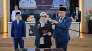 Bupati Barru Andi Ina Kartika Sari didamping Wakil Bupati Abustan A. Bintang memimpin pengambilan sumpah PNS dan pelantikan pejabat Pemkab Barru