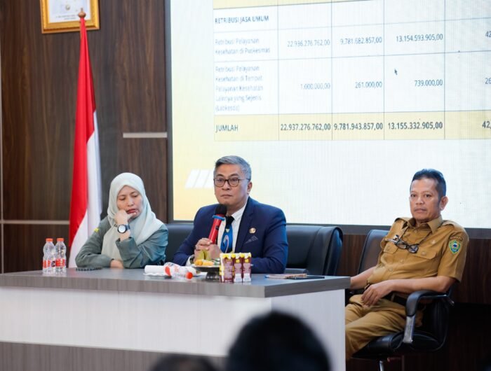 Wakil Bupati Barru Abustan A. Bintang memimpin evaluasi PAD dan PBB-P2 Triwulan II 2026