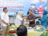 Kajari Barru Erik Yudistira bersama Bupati Barru Andi Ina Kartika Sari dalam peringatan Harlah Kejaksaan ke-81