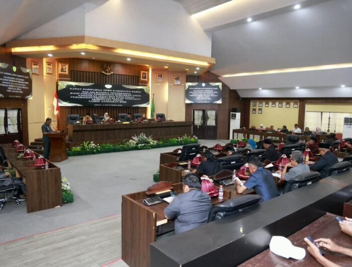 Wakil Bupati Barru Abustan A. Bintang menyampaikan Rancangan Perubahan KUA-PPAS 2026 dalam rapat paripurna DPRD Barru