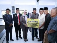 Bupati Barru Andi Ina Kartika Sari meluncurkan program penanggulangan kemiskinan bersama Baznas Barru