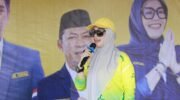 Bupati Barru Andi Ina Kartika Sari saat memberikan sambutan pada kegiatan Fun Walk Fun Bike dalam rangka Peringatan Hari Jadi Karang Taruna ke-66 di Lapangan Sepak Bola Palanro, Kecamatan Mallusetasi, Sabtu (26/9/2026).