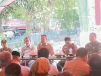 Sekretaris Daerah Kabupaten Barru Andi Syarifuddin memimpin rapat lintas sektor evaluasi status siaga darurat dan penetapan tanggap darurat bencana di Posko Induk BPBD Barru.