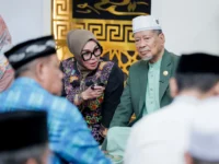 Bupati Barru Andi Ina Kartika Sari menghadiri Peringatan Maulid Akbar dan Sosialisasi Zakat di Masjid Agung Nurul Iman, Sumpang Binangae.
