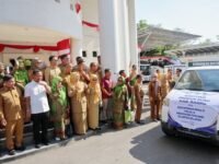 Bupati Barru Andi Ina Kartika Sari menghadiri pelepasan simbolis distribusi bantuan produk susu untuk anak di Rumah Jabatan Gubernur Sulawesi Selatan, Makassar.