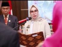 Bupati Barru Andi Ina Kartika Sari melantik 11 anggota BPD PAW di Baruga Singkeru Adae.