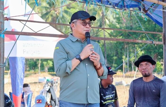 Wabup Barru Abustan membuka Kading Cup Race 2026 di Sirkuit Arung Nio Desa Kading