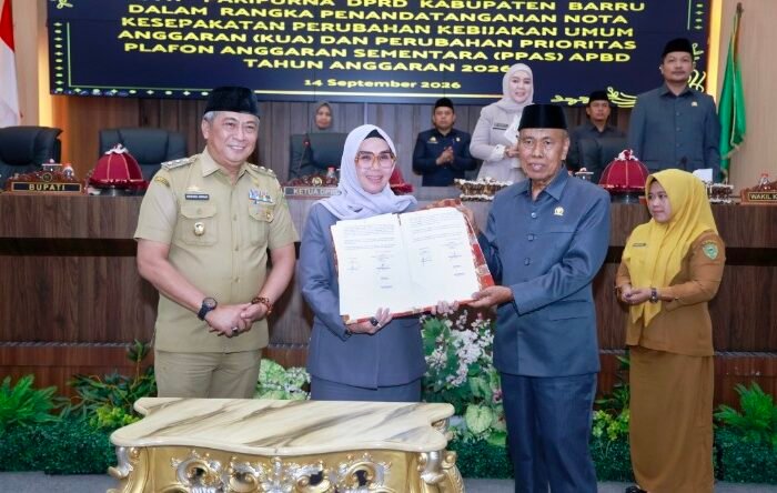 Bupati Barru Andi Ina menghadiri rapat paripurna penandatanganan perubahan KUA dan PPAS APBD 2026