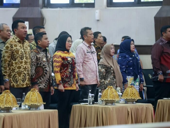 Sekda Barru Andi Syarifuddin menghadiri Rapat Koordinasi Pertumbuhan Ekonomi Wilayah se-Sulawesi di Kantor Gubernur Sulawesi Selatan, Makassar.