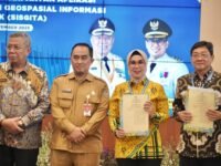 Bupati Barru Andi Ina Kartika Sari menghadiri penandatanganan kerja sama replikasi Sistem Peta Pajak dan Pertanahan Tangerang Selatan di Balai Kota Tangerang Selatan.