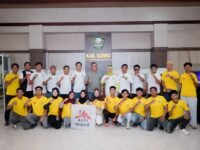 Wakil Bupati Barru Abustan A. Bintang melepas kontingen ALTI Kabupaten Barru untuk mengikuti eksebisi lari trail Porprov Sulawesi Selatan di Kabupaten Maros.